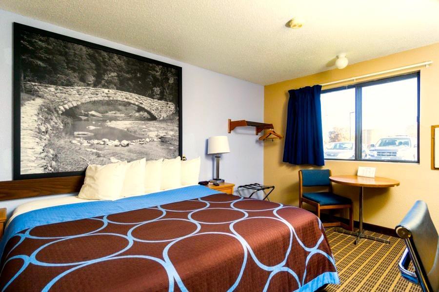 Super 8 By Wyndham Burlington Hotel Ngoại thất bức ảnh