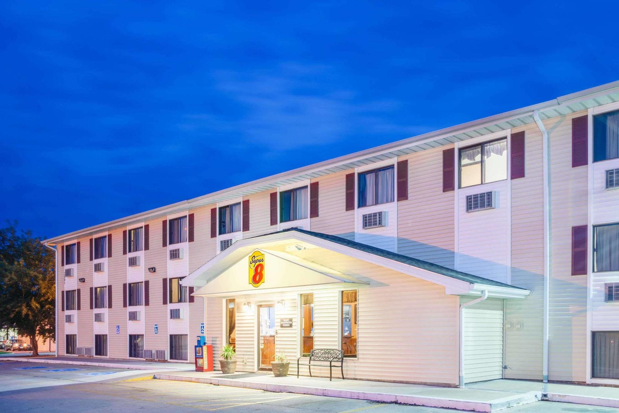 Super 8 By Wyndham Burlington Hotel Ngoại thất bức ảnh